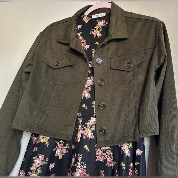 Dresses - Picture 1 of 7